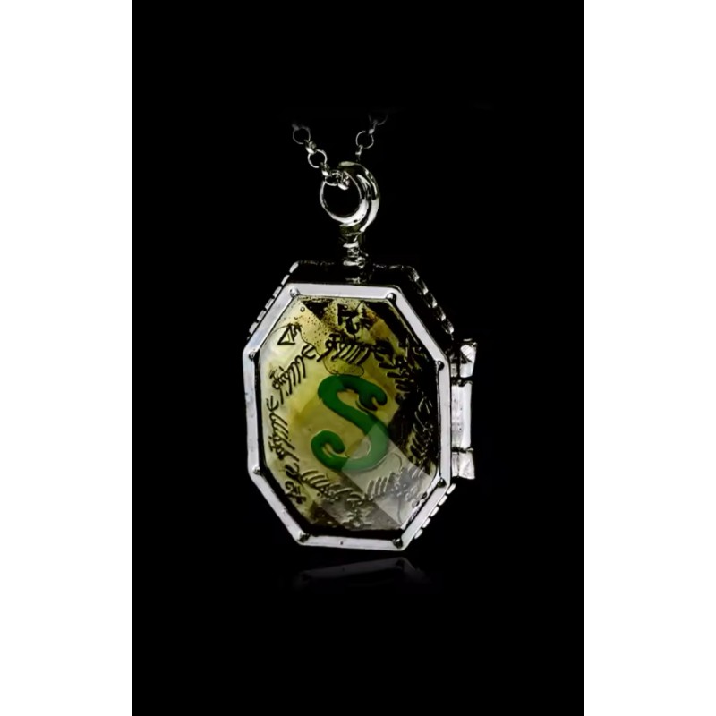 guardapelo de salazar Slytherin