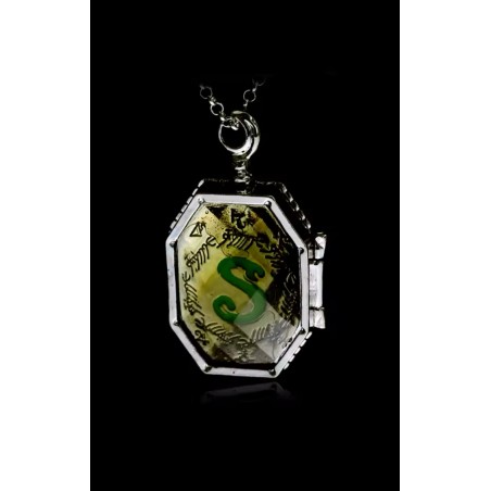 guardapelo de salazar Slytherin
